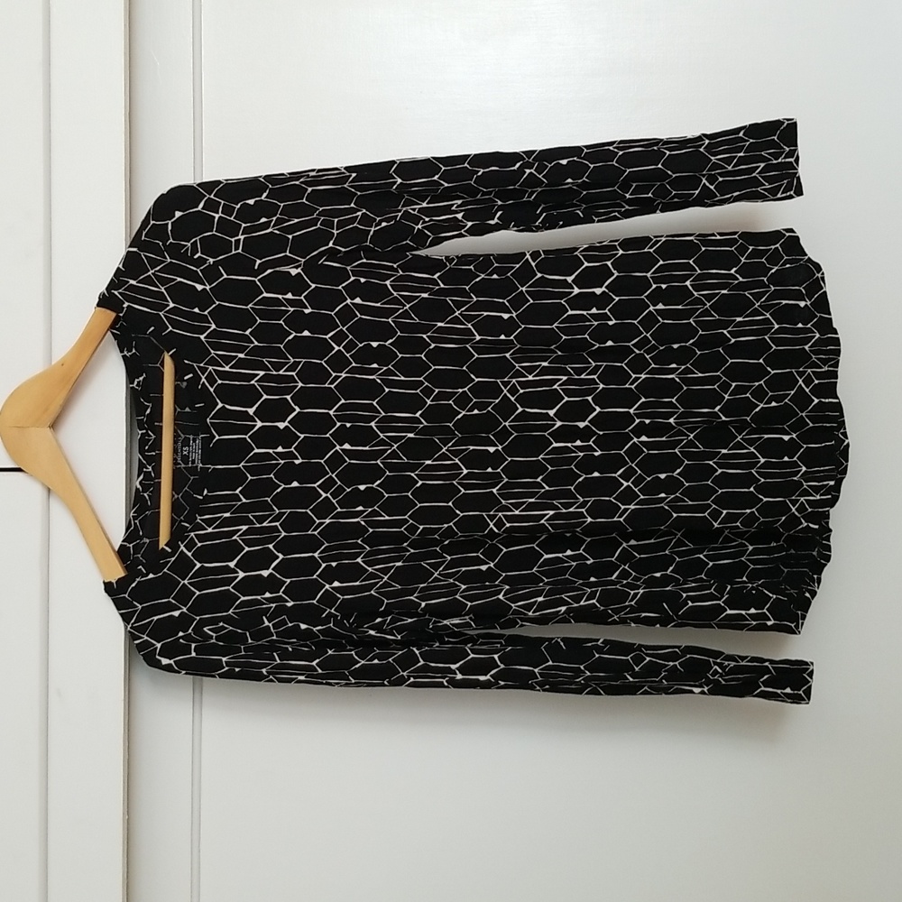 Geometric Black & White Tee Top EUC